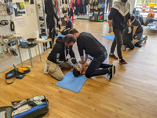cpr training course on mannequin